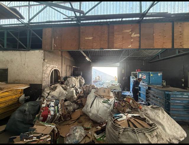 703M² WAREHOUSE TO LET IN STIKLAND